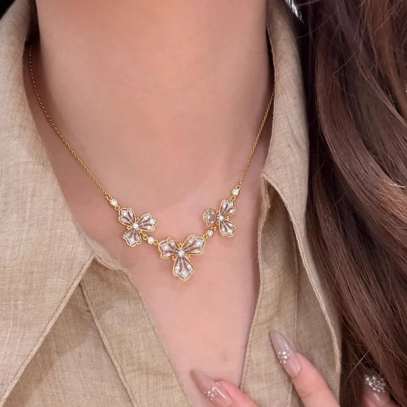 

Light luxury retro palace style hollow out lace flower necklace exquisite inlaid diamond Flowers pendant wedding jewelry gift