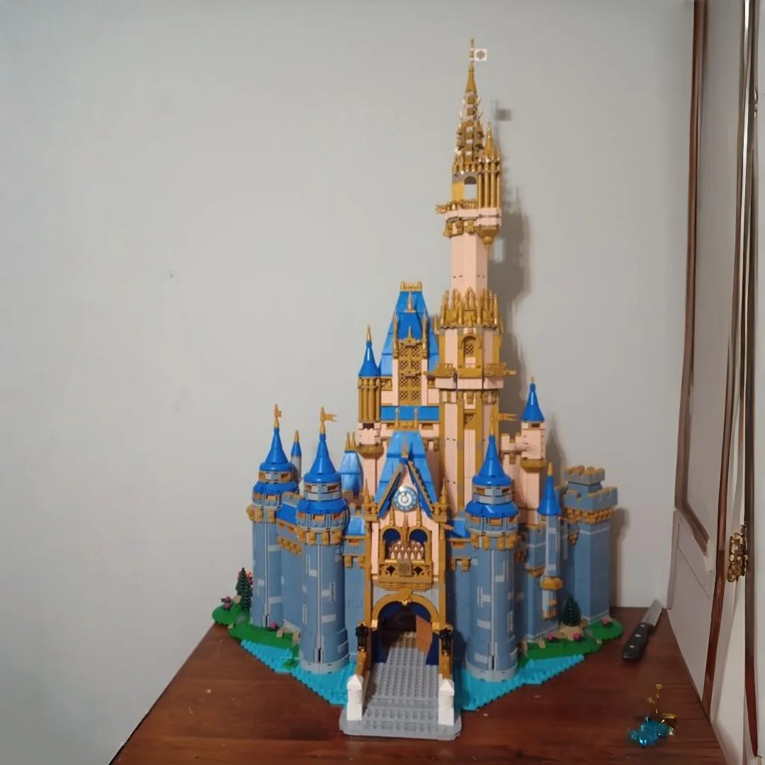 

New 4837pcs MOC The Disney Castle Building Blocks Compatible Toy Movies Building Model Birthday Gift for Children
