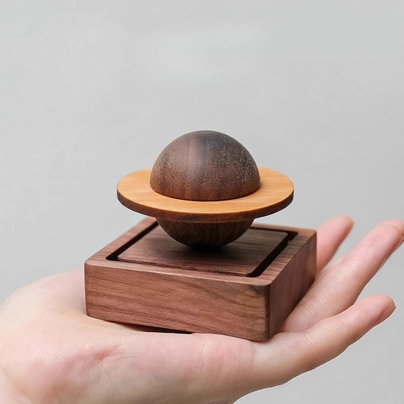 Mini Planet Wooden Aroma Diffuser Long Scent Car Ornament Living Room Tabletop Fragrance Vessel