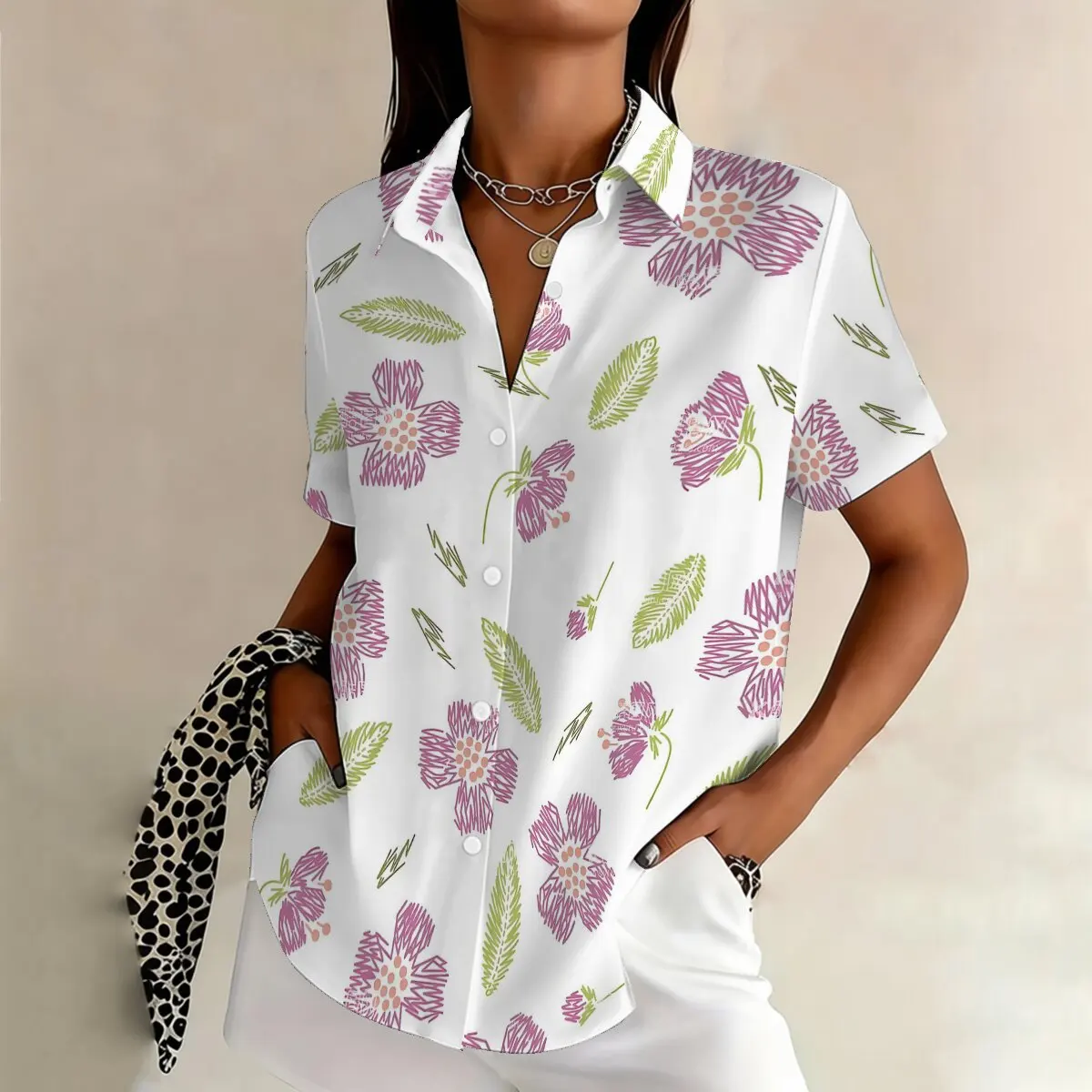 

Plus-size loose-fitting short-sleeved printed shirt for women, stylish floral pattern, casual and fashionable.