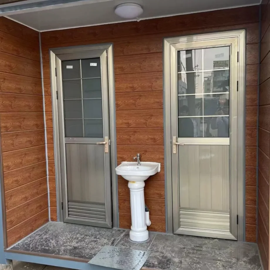 Modern Design Outdoor Portable Smart-Sensing Toilet Unit Durable Container Material