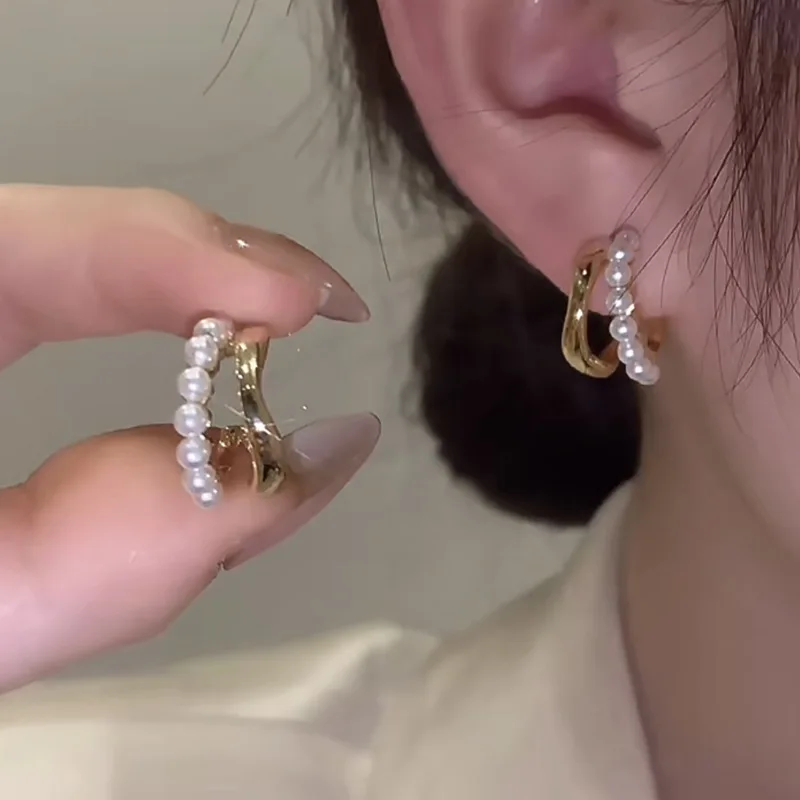 

Cute Korean New Simple Temperament Circle Pearl Earrings Fashion Small Versatile Earrings Women's Jewelry