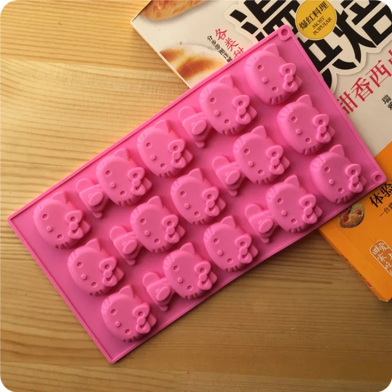 Sanurgente-Moule à gâteau en silicone Hello Kitty, moule à glaçons de dessin animé mignon, outils de cuisson faits à la main pour la cuisine, strass