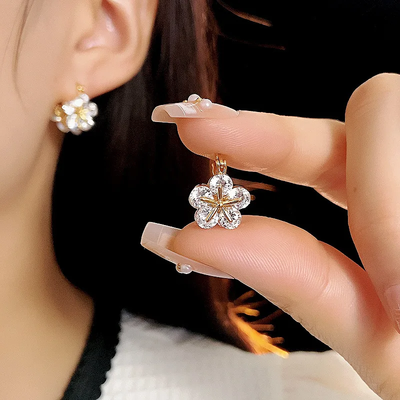 Korean Style Exquisite and Versatile Double-sided Flower Fashion New Style Temperament Light Luxury High-end Earrings.
