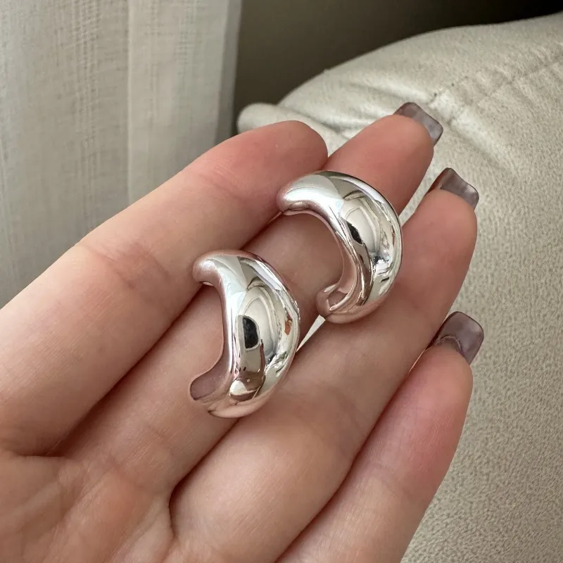

S925 Sterling Silver French Niche Design Sense Texture Smooth C-shaped Earrings Simple Retro Cc Earrings