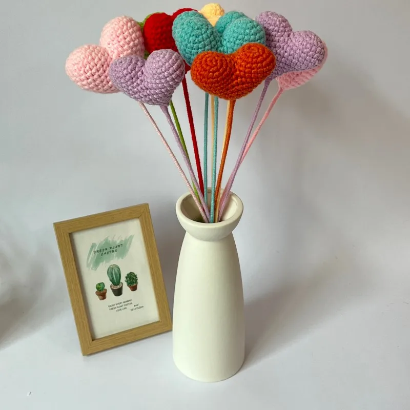 

Love Crochet Heart-Shaped Bouquet Of Artificial Flowers Creative Handmade Bouquets Desktop Wedding Graduation Decorate Gifts