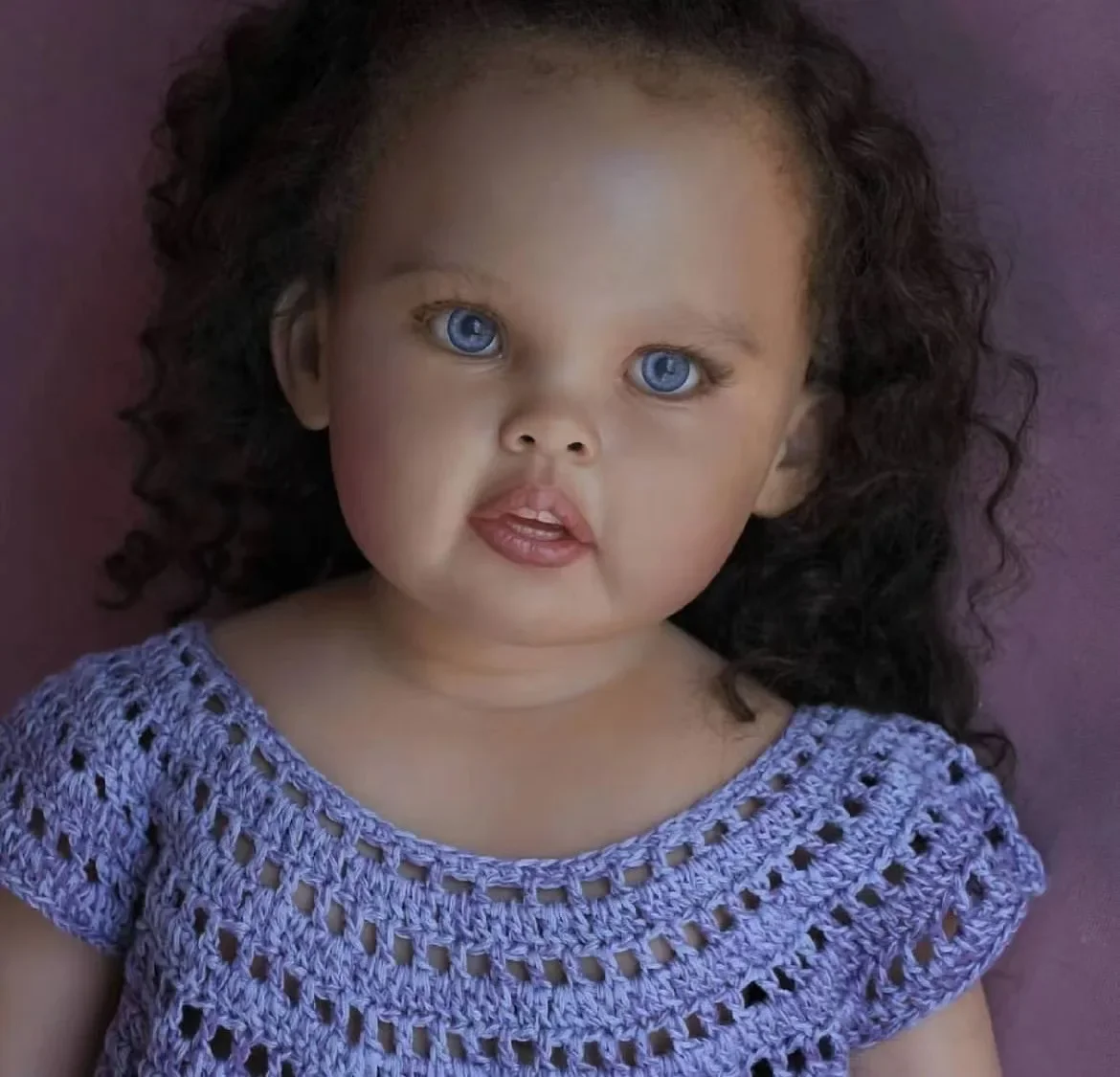 

Коллекционные поставки EGO по индивидуальному заказу, 32 дюйма, Reborn Baby Cressida с ручными корнями волос, темная кожа, уже готовая кукла