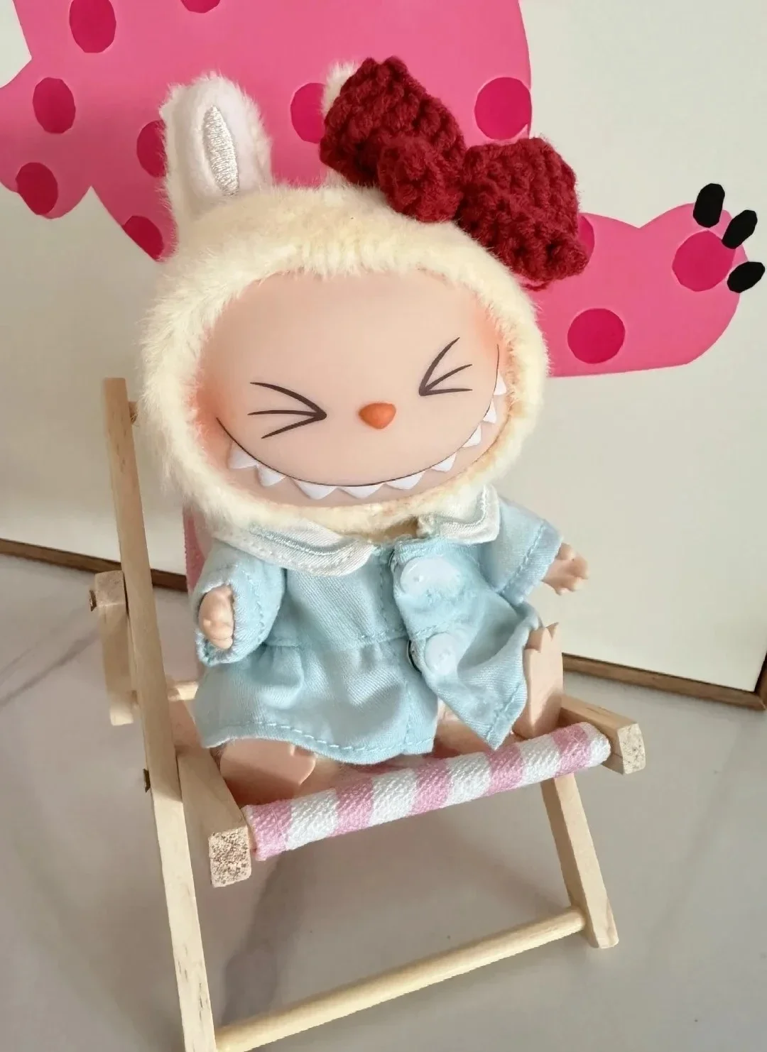 

For Labubu Outfit: Sunny Beach Chair - Foldable Mini Lounge for 17cm Vinyl Dolls & Summer Accessories