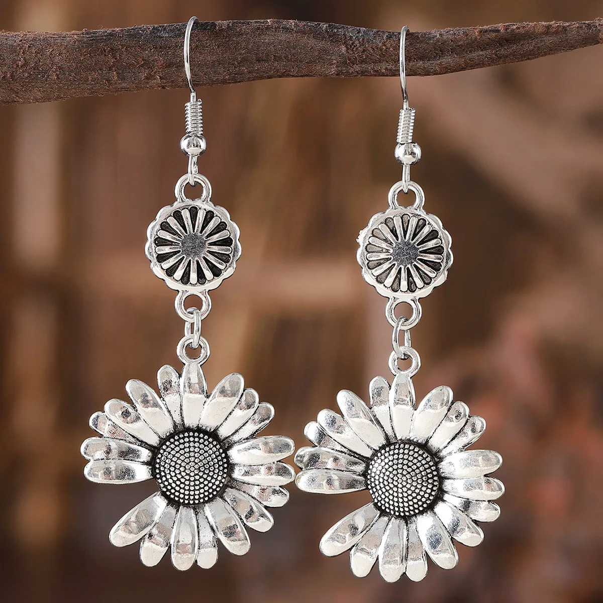 DIY accessories European and American retro old earrings niche design sense small daisy scissors creative earrings trend high-en