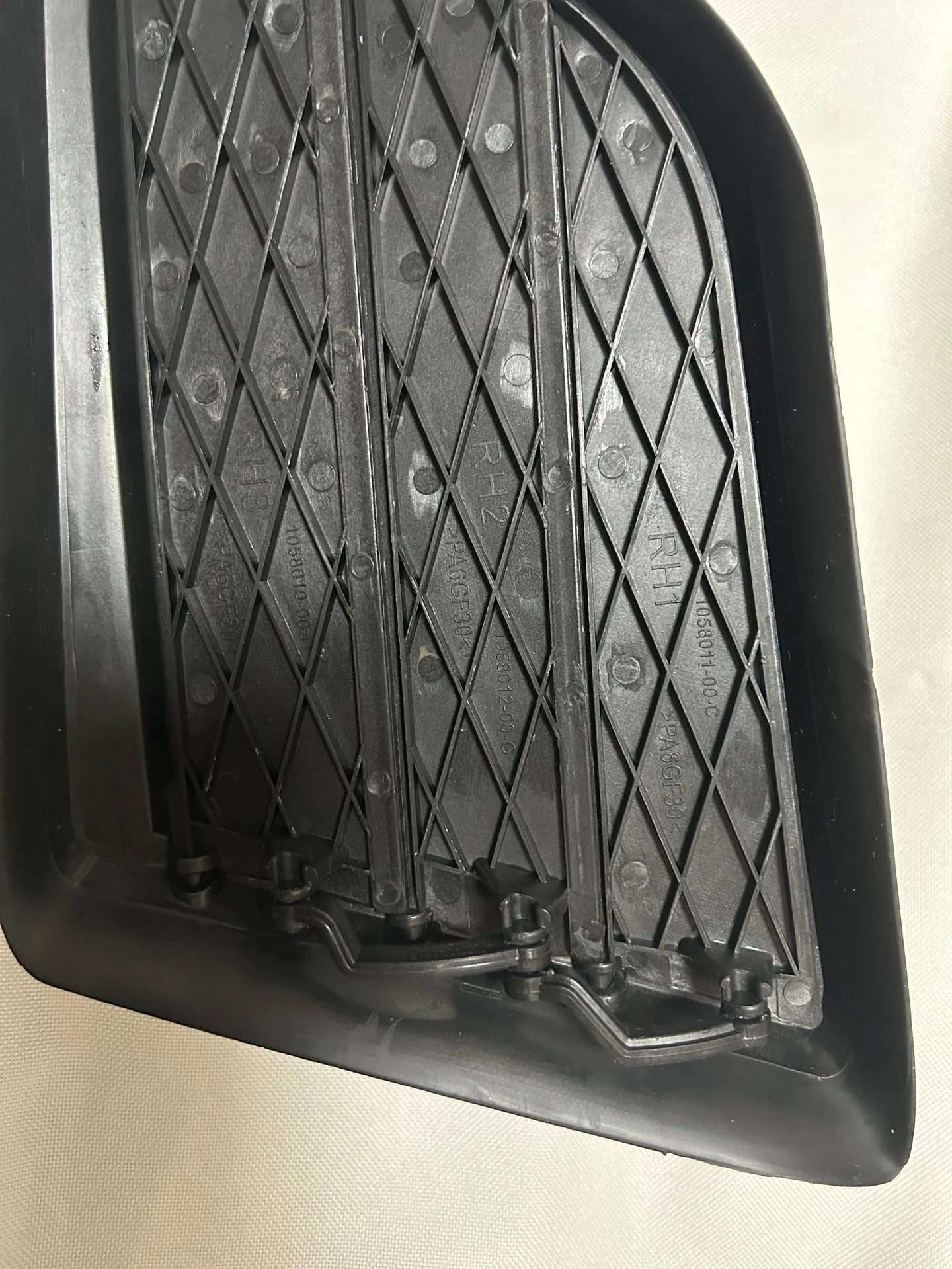 Für Tesla Model S 2016-2020 Auto-Stoßstange Aktiver Kühlergrill Nebelscheinwerfer-Gehäuse Rahmen 1057851-00-J 1058007-00-J Auto-Zubehör – Detail 4