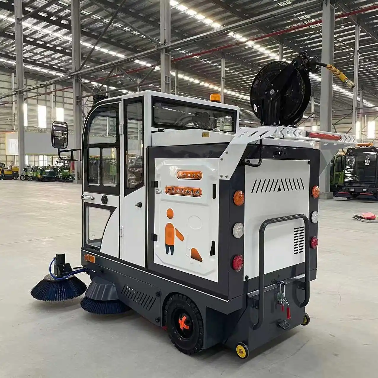 Hot Selling Battery-Powered Industrial Sweeper, High Efficiency Electric Road Sweeper for Industrial Park, Street, Shopping Mall