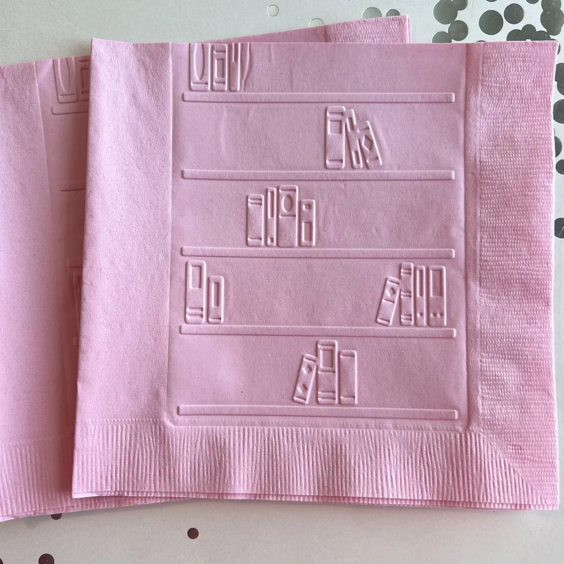 منديل الكتب ~ منديل ورقي منقوش ~ المدرسة ~ الحيوانات الأليفة للمعلم ~ القراءة ~ المكتبة ~ المعلم ~ دودة الكتب ~ التقاعد ~ المشروبات ~