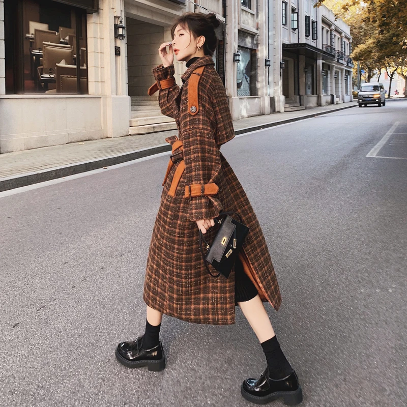 Retro Plaid Woolen Coat For women 2024 Winter New Fashion Korean Thicken Temperament Overcoat With belt Female Long Wool Coats