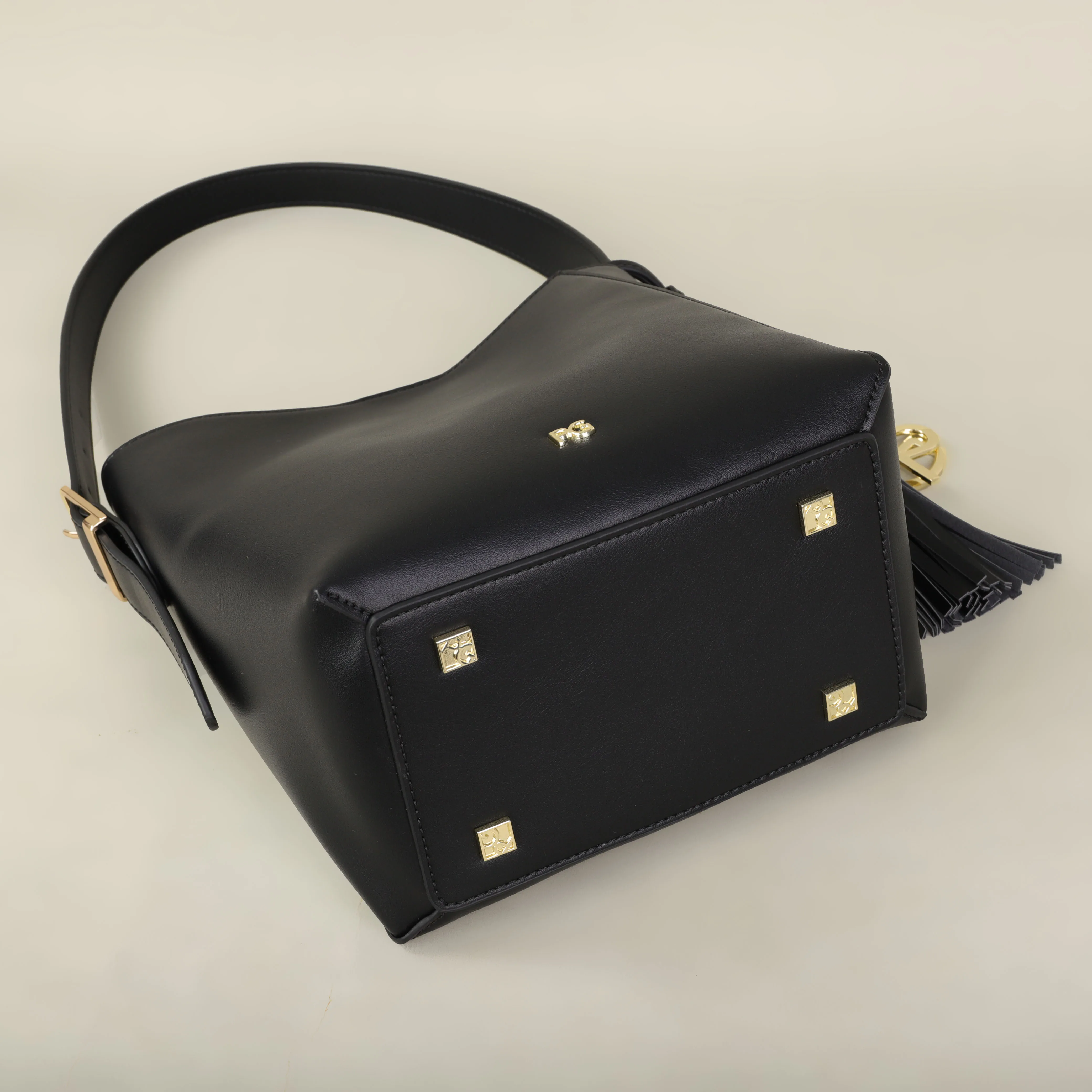 PG Leichte Nischen-Luxus-Schultertasche Neuestes Modedesign Hochwertige Minimalistische Elegante Strandtasche Ausverkauf – Detail 4