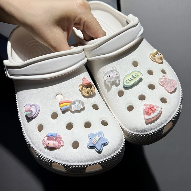 2024 Clear Bears Kitten Women's Charms Designer Rainbow Hole Shoe Charms Cartoon Shoe Buckle Fit Clogs Femme Christmas Gift