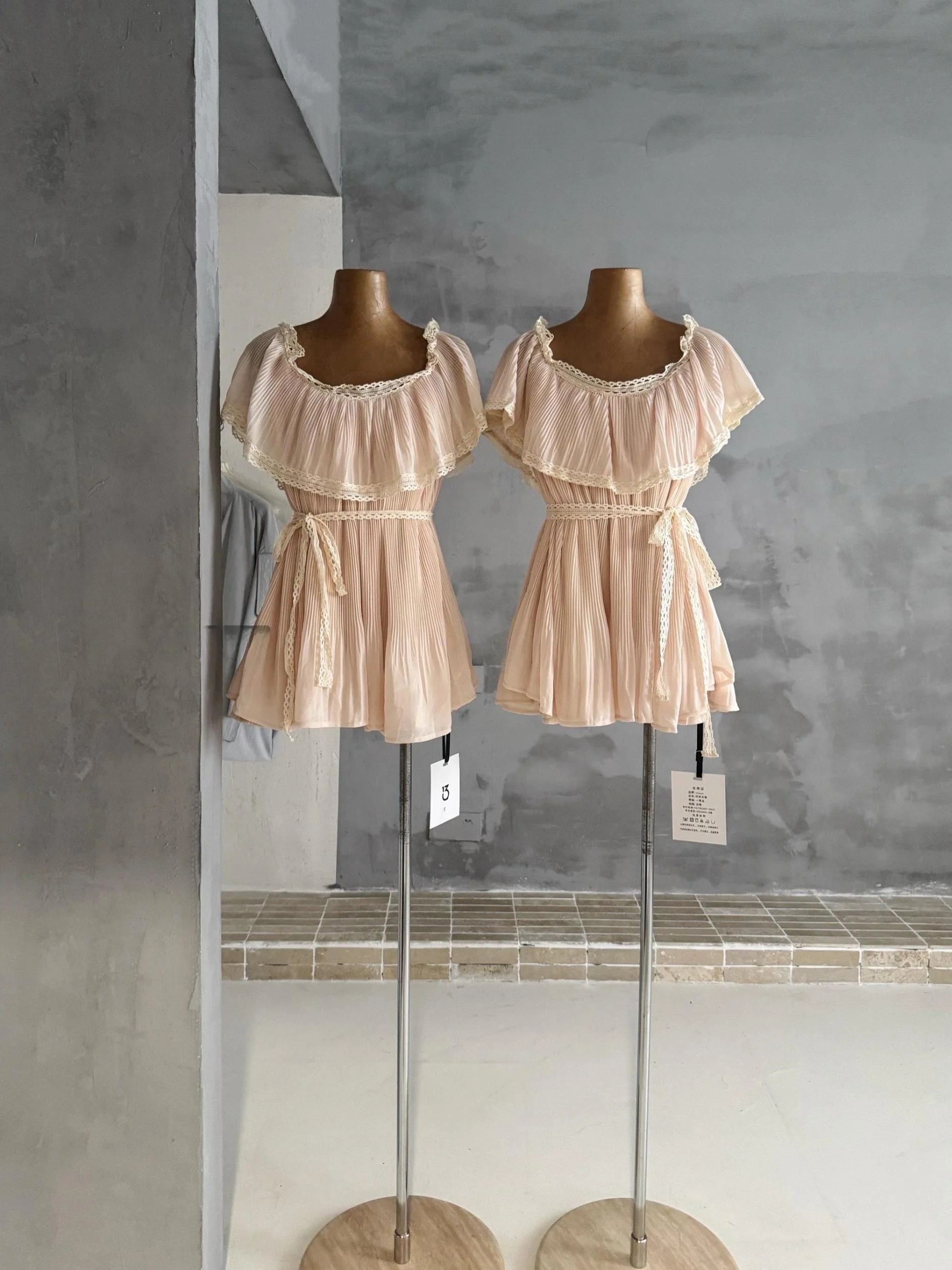 

French Style Lace Splice Heavy Embossing One Shoulder Dress Women's Summer Skirt A-Line Silhouette Sleeveless Slim Fit Citywalk