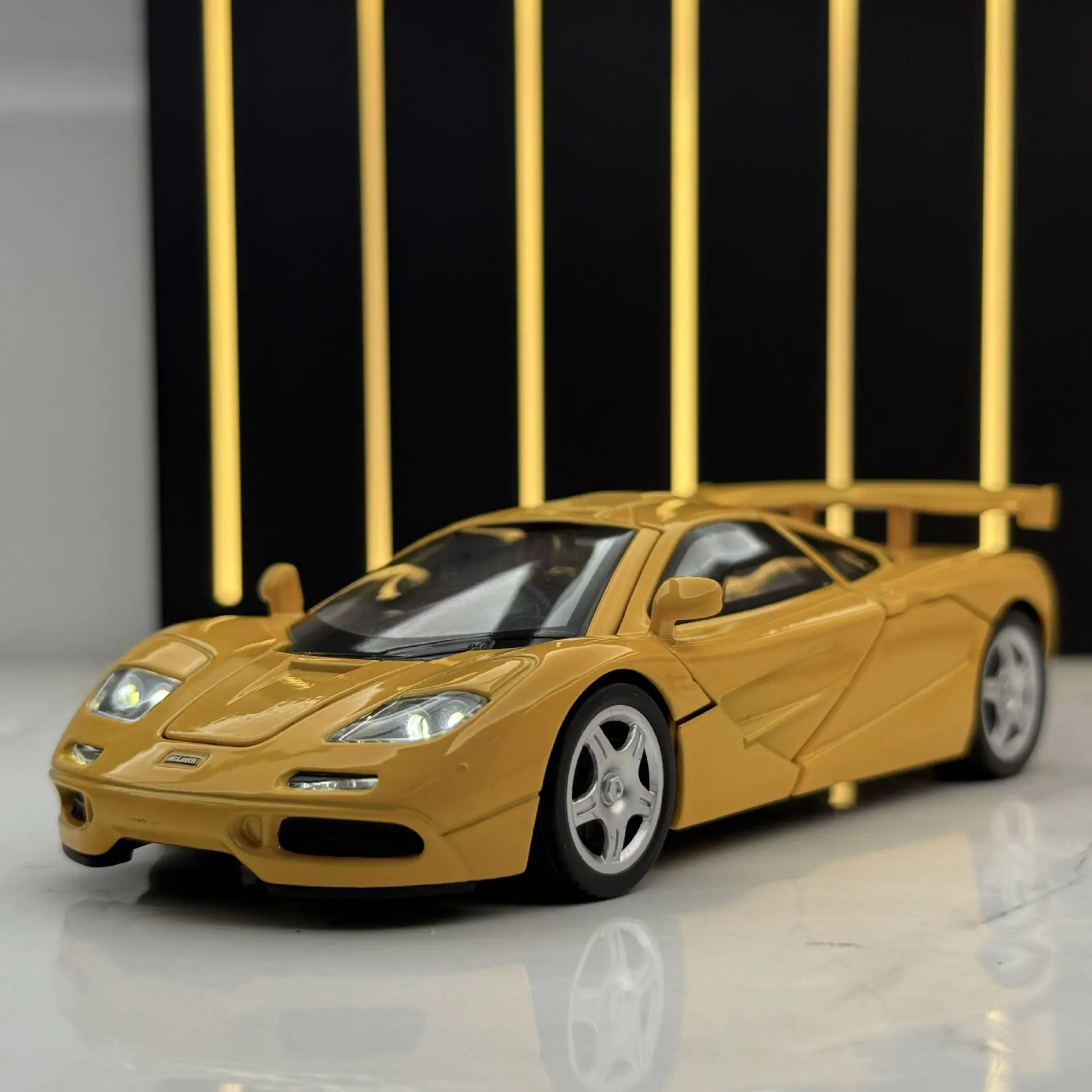

1:32 McLares F1 Supercar Alloy Model Car Toy Diecasts Metal Casting Sound and Light Car Toys For Children Vehicle
