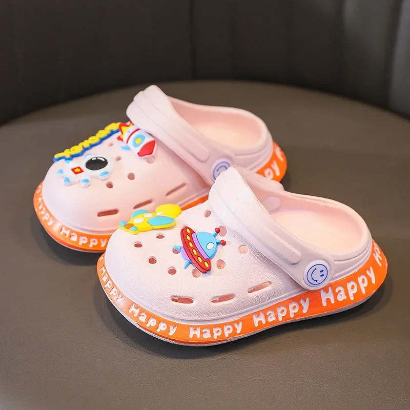 Sandalias de verano para niños, zapatillas suaves antideslizantes con diseño de dibujos animados DIY, zapatos de bebé con agujeros, playa de arena