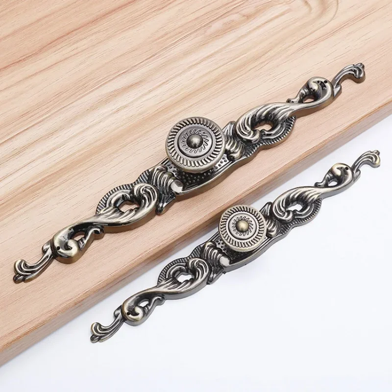 Antique Kitchen Cabinet Handle Wardrobe Furniture Door Pulls Bronze Zinc Alloy Bedroom Cupboard Knobs and Handles For Drawers