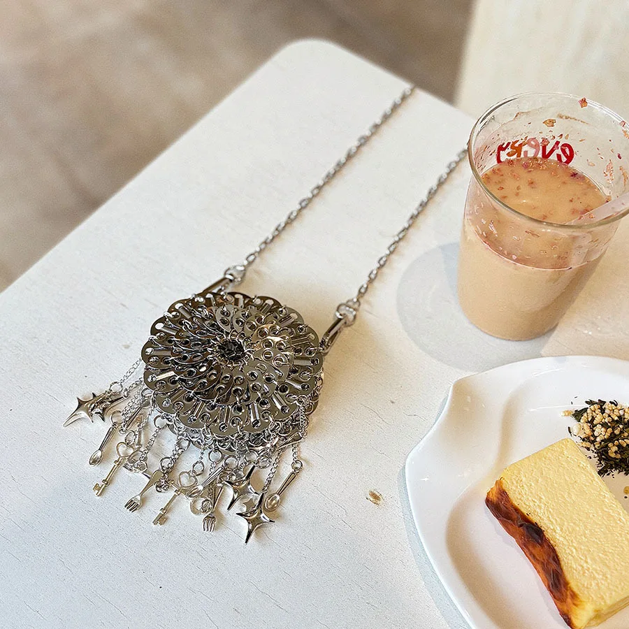 

Metallic Sequined Woven Shoulder Bag Mini Round Evening Bag Luxury Metal Sheet Crossbody Bags for Women Fish Scale Pattern Purse