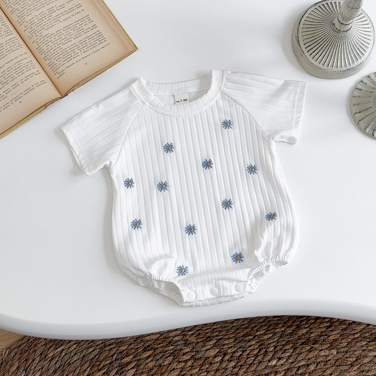 

Ins Newborn Baby Girl Clothes Summer Romper Short-Sleeved Home Clothing Jumpsuit Flower Embroidery Toddler Bodysuit 0-18 Months