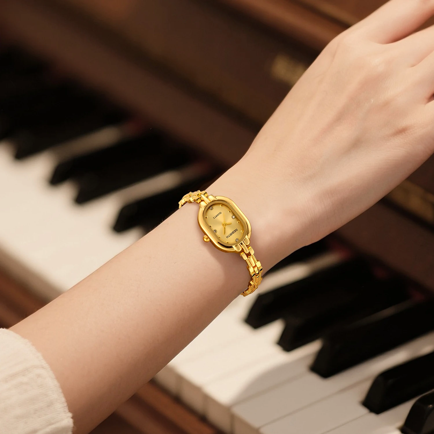 ساعة يد نسائية ذات طراز جديد أنيقة وخفيفة الوزن وأدبية راقية