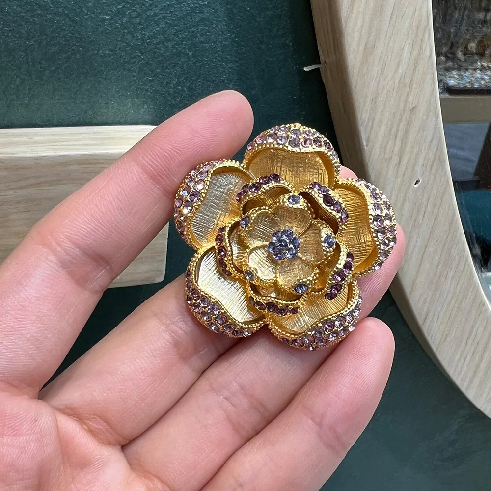 French simple three-dimensional versatile exquisite niche design sense vintage clothing accessories retro high-end brooch women