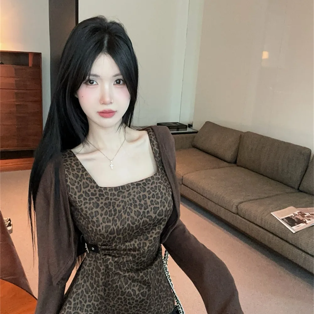 Pure Desire Autumn Winter Leopard Print Crop Top And Vest Two Piece Set Long Sve Square Collar Spicy Girl Sle Faionable