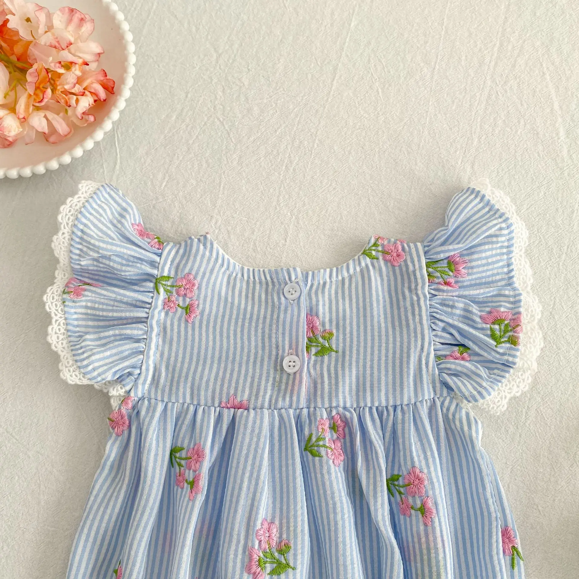 2026 Neuer Sommer 0-24M Kleinkind Mädchen Flügelärmel Baumwolle Gestreifter Jumpsuit Blumenmuster Western Baby Mädchen Blauer Strampler – Detail 13