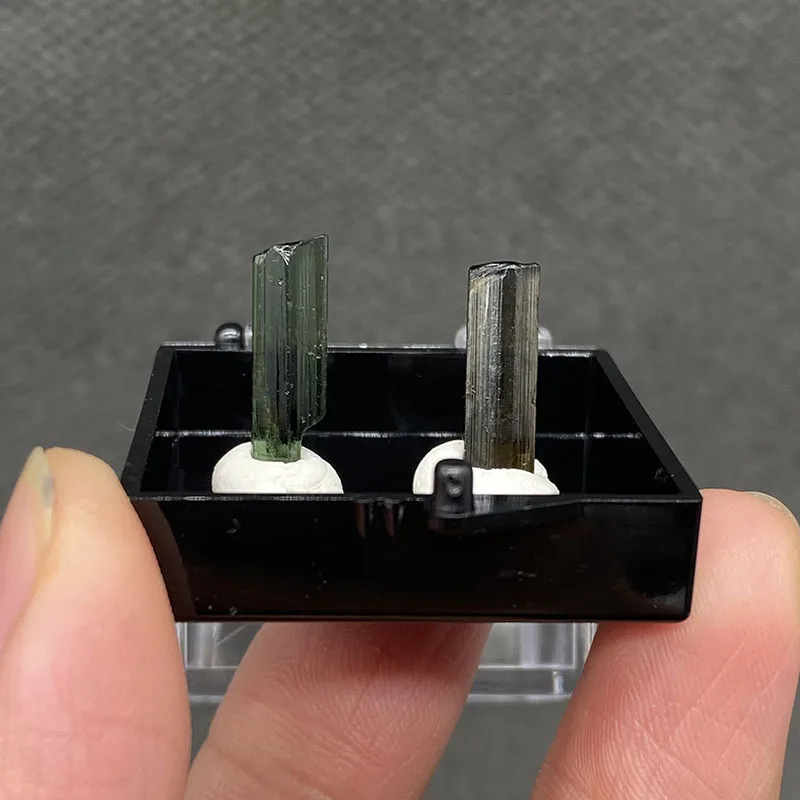 100%  Natural Green tourmaline Mineral Specimens Stones and Crystals Healing Crystal+Box size:35*35*35mm