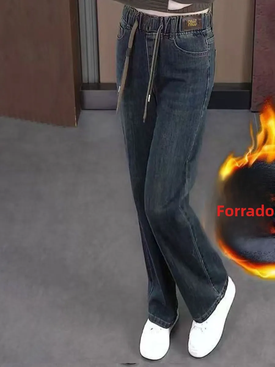 conjunto-de-dos-piezas-de-jeans-de-mezclilla-de-pierna-recta-con-forro-polar-de-cintura-alta-elasticos-con-estampado-de-cem