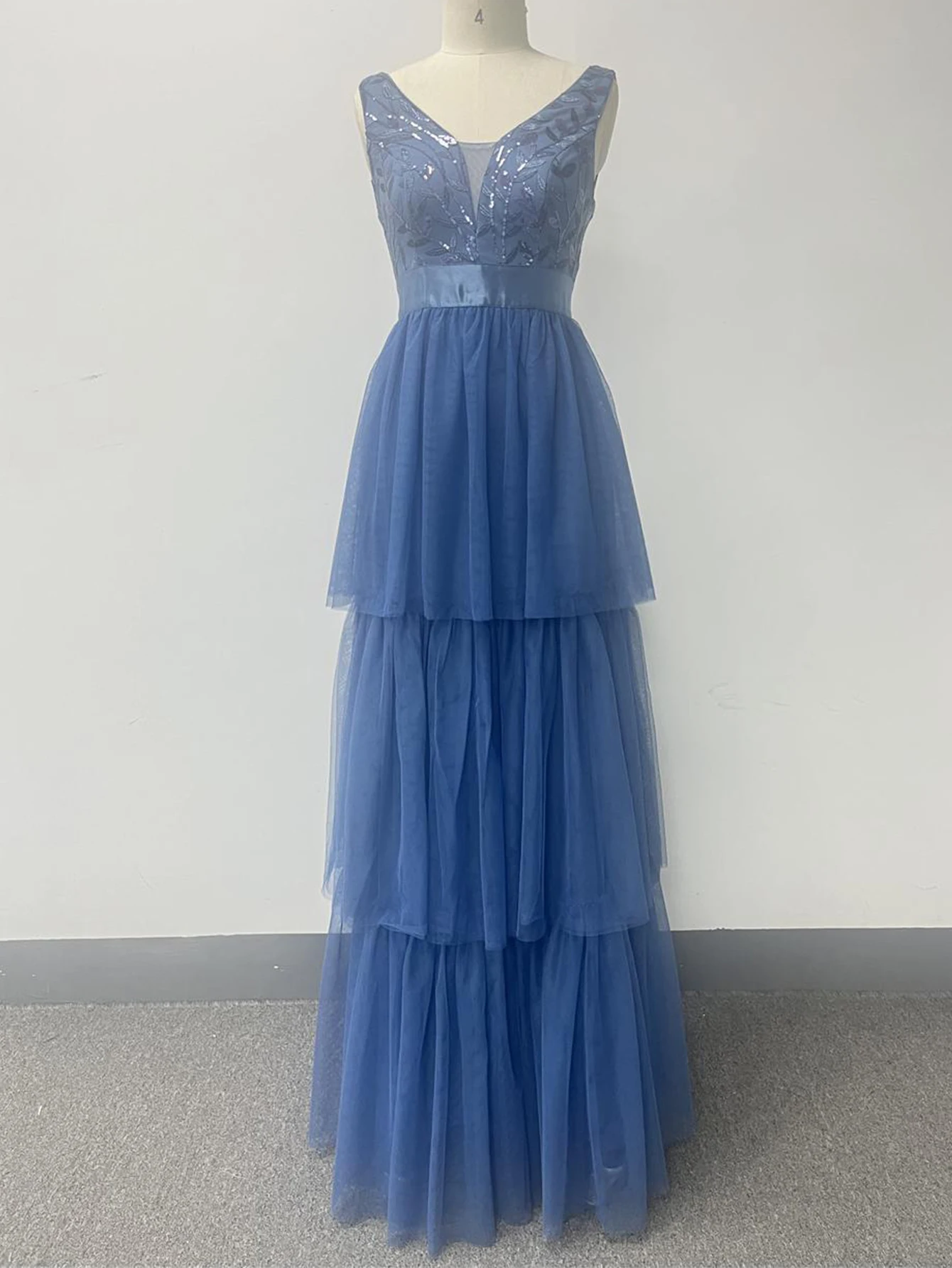 ชุดเดรสยาวปาร์ตี้เปิดหลังเซ็กซี่ ปี 2025 ชุดเดรสฤดูร้อนผ้าตาข่ายเลื่อมระบายชั้นสำหรับผู้หญิง ชุดราตรีงานพรอมวันเกิดหรูหราสำหรับผู้หญิง