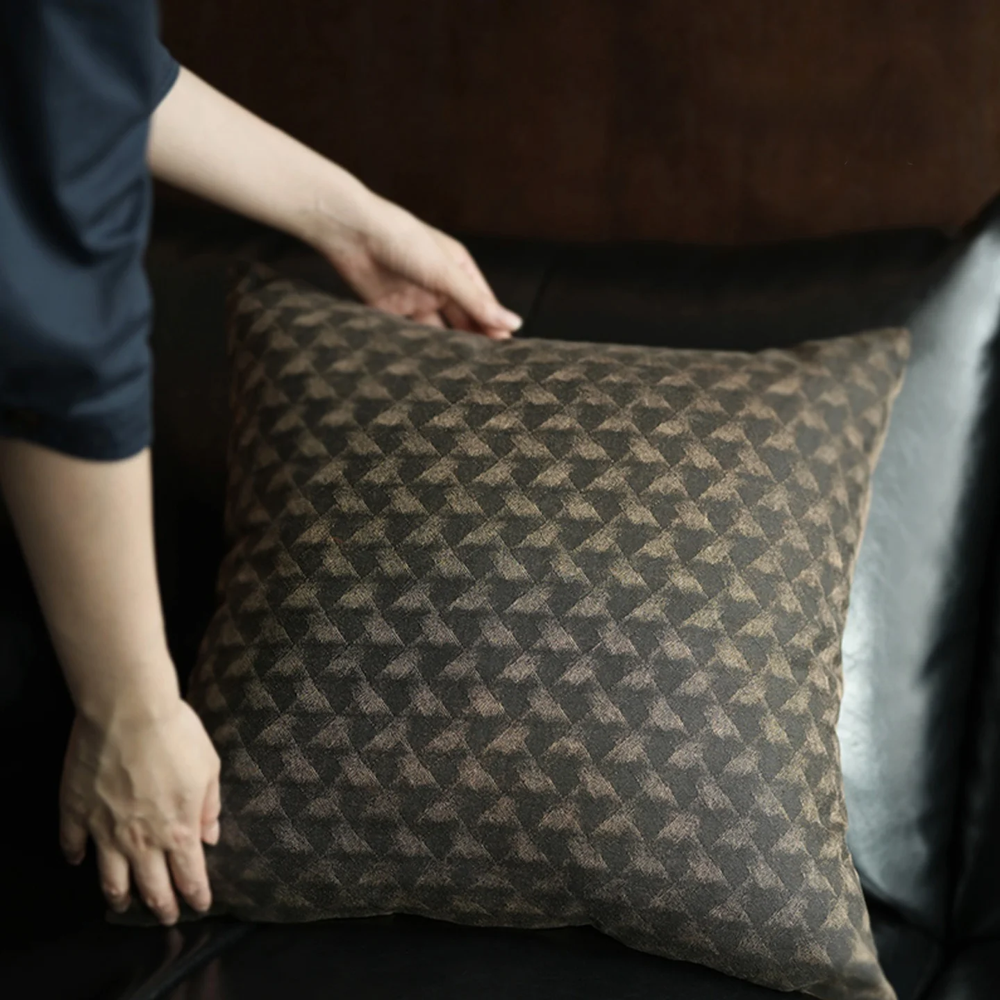 

Fuanxu Bla Coffee Diamond Patterned Xiangyun Silk Pillow Chinese Sle Tea Room Chair Sofa Barest Cuion Lumbar Pillow...