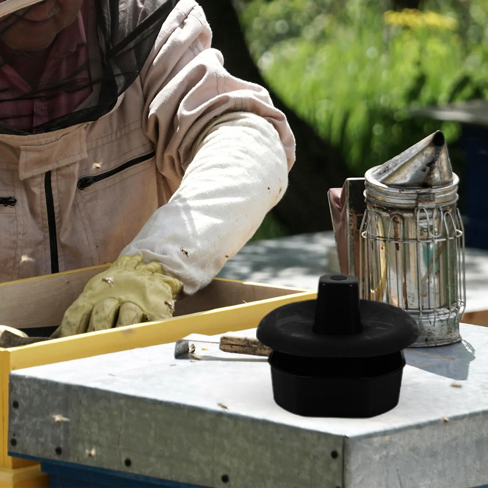 4Sets Beehive Stand Feet Plastic Hive Base Anti-Ant Protection Sturdy Lightweight Beekeeping Equipment for Beginners