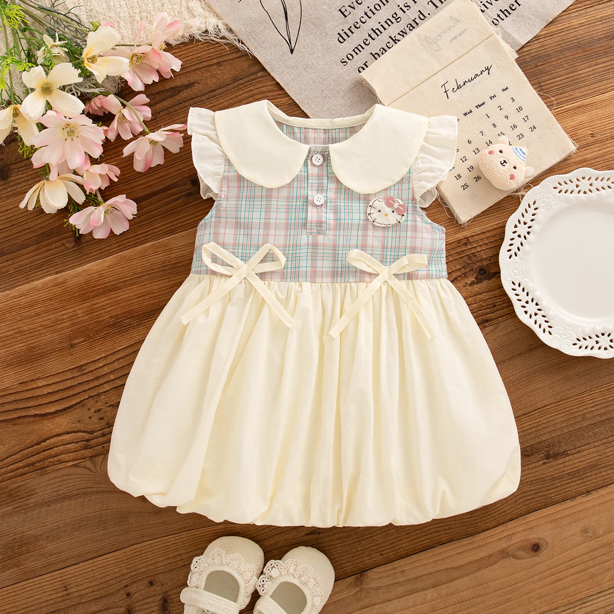 

Summer Casual Costumes for Newborn Girls 2025 Cute Embroiderey Bow Colorblock Fly Sleeve Girl Princess Dress