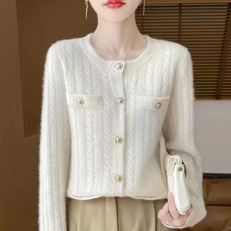 Loose Thick Cardigan Sweater Women's O-Neck Base Shirt Exquisite Diamond Buckle Stereo Twists Knitted Jacket Lady 2024Autumn New