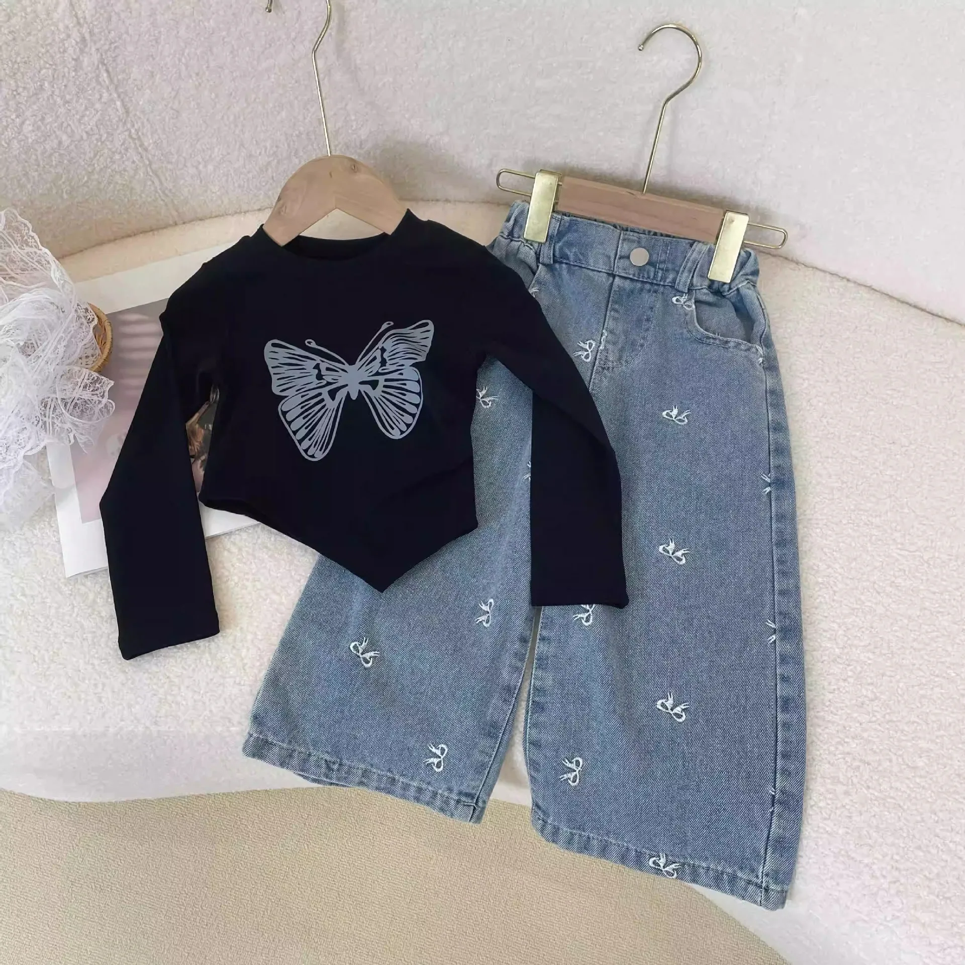 

Spring Autumn 2025 Children Girls 2PCS Clothes Set Cotton Butterfly Printed Tops Knotbow Wide Leg Jeans Suit Toddler Girl Outfit