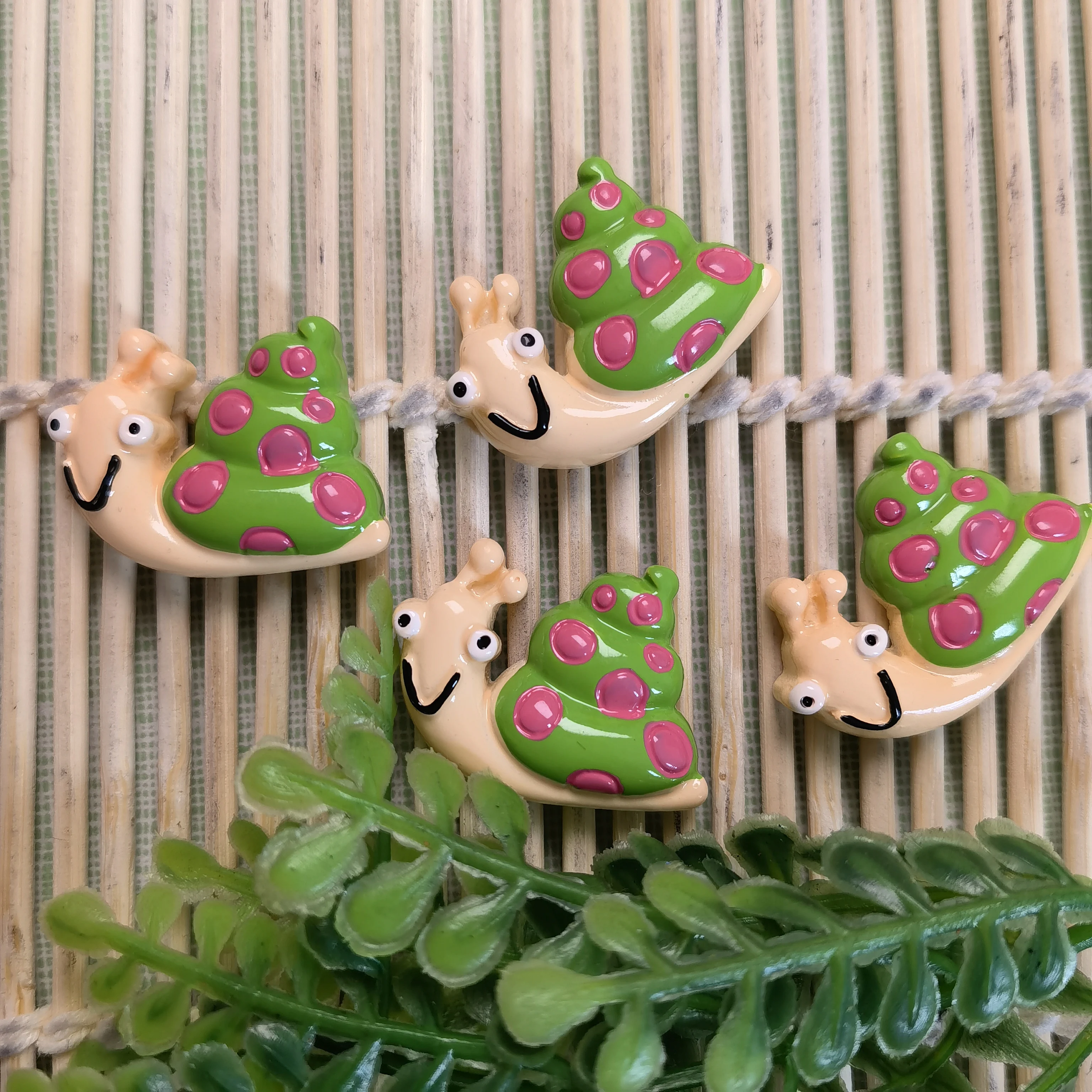 Cute Resin Mini Green Snail Flat Back Cabochon Deco Parts Embellishments For Hair Bows Accessories