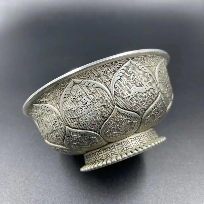 bowl with carved lotus petal pattern, vintage craft ornament, silver-plated, classical home decoration collectible