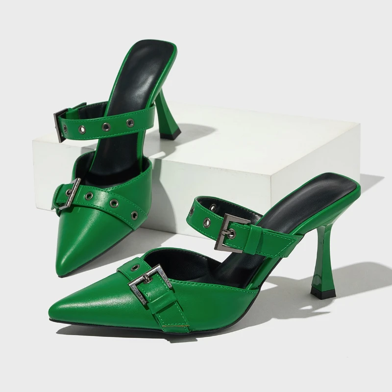 

Женские сандалии на каблуке с металлической пряжкой в стиле панк-готика, летние модные шлепанцы с острым носком, зеленое вечернее платье, туфли-лодочки
