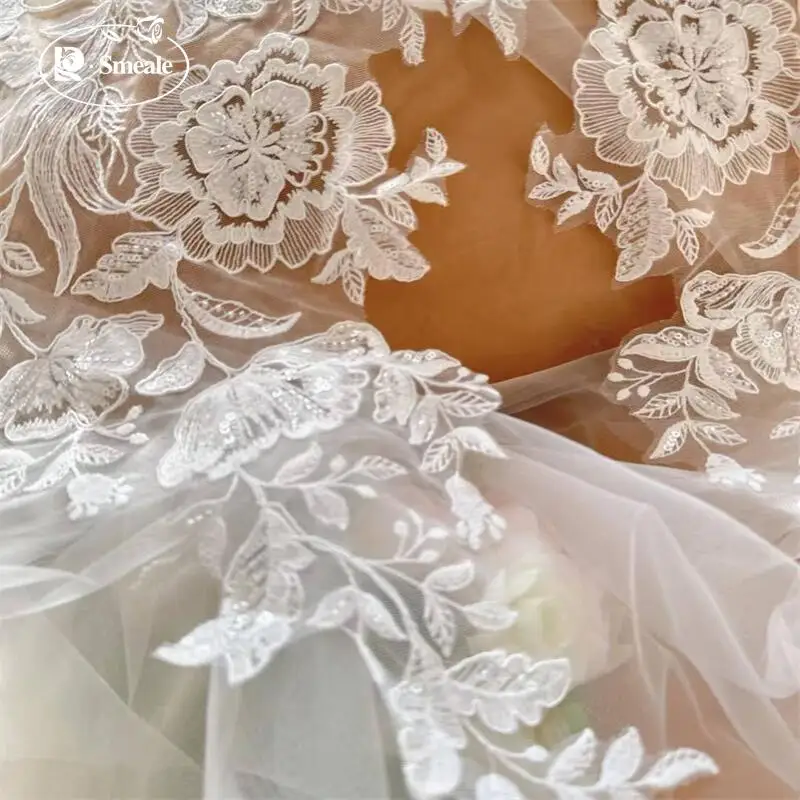 2 Stück = 1 Paar. Weiße Perlen-Spitzenblumen mit Spiegelblüten. Blumenblätter-Stickerei für Hochzeitskleider und Kopfschmuck. DIY-Nähzubehör-Patch. – Detail 6