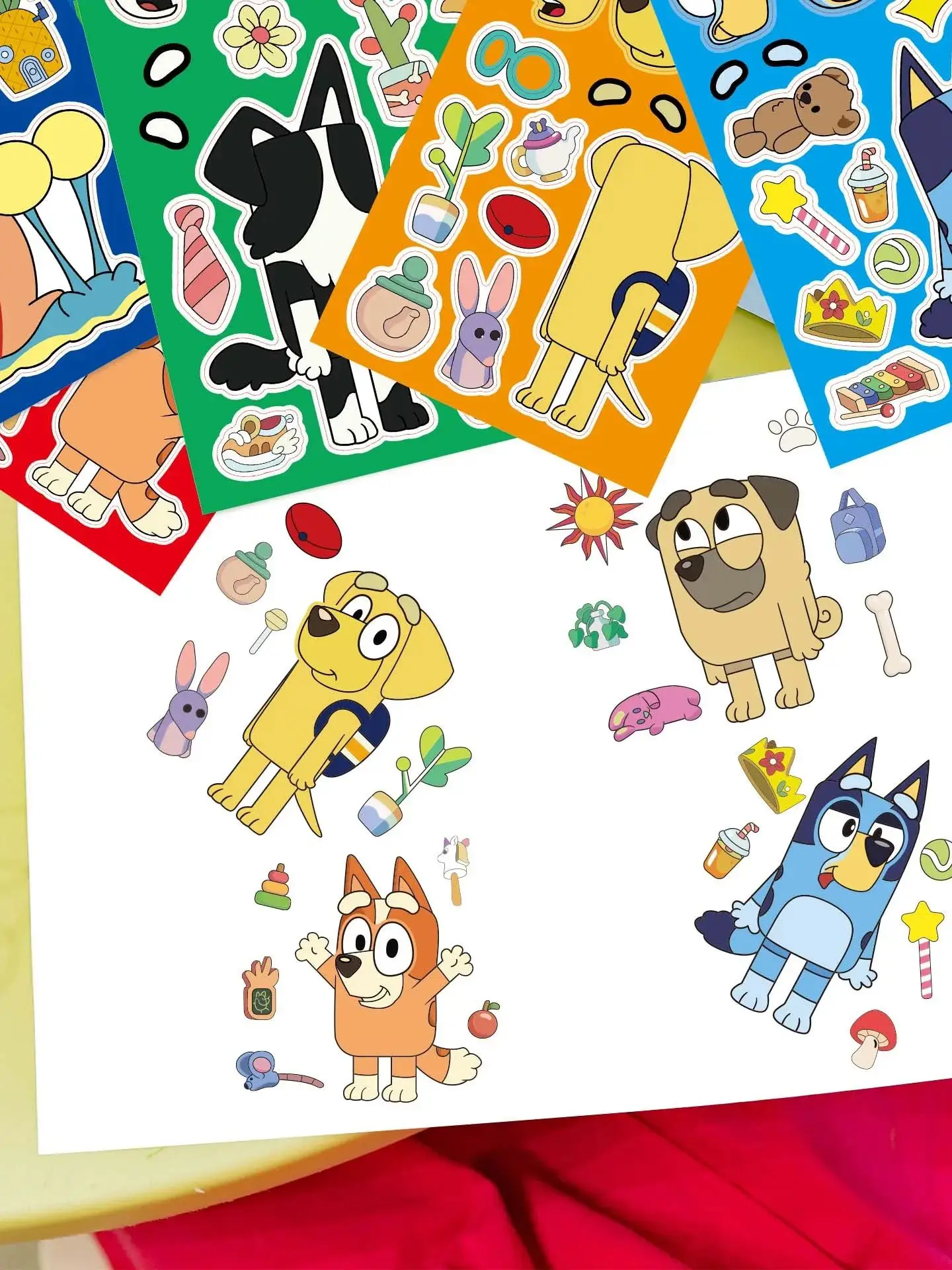 Bluey Kinderpuzzelstickers 8 vellen DIY Cartoon Sticker Gezichtjes Maak een grappige puzzel Educatief speelgoed voor kinderen - afbeelding 2