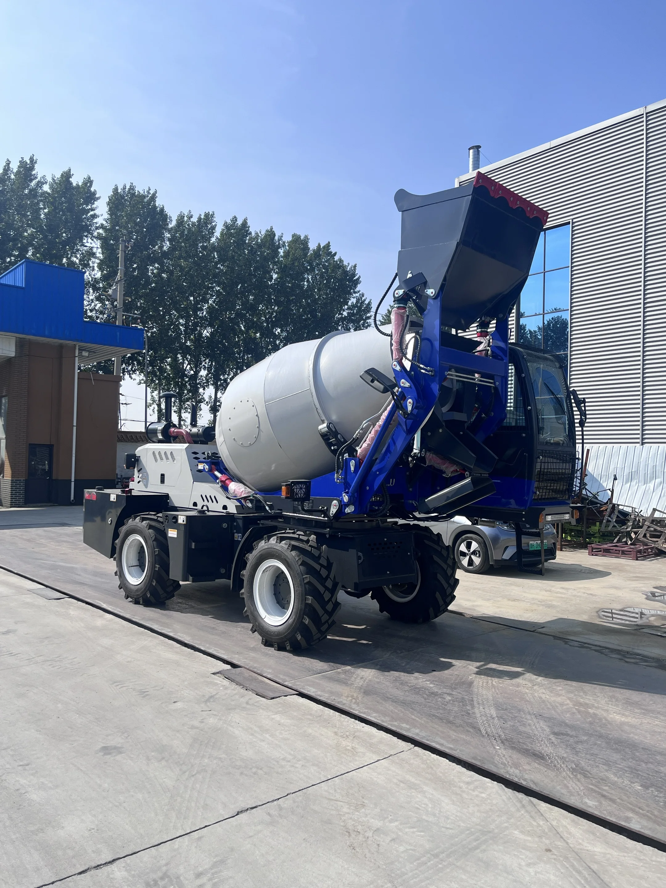 4 متر مكعب من شاحنة خلط الخرسانة سعة مختلفة شاحنة خلط الخرسانة ذاتية التحميل شاحنة خلط الخرسانة الصغيرة #3