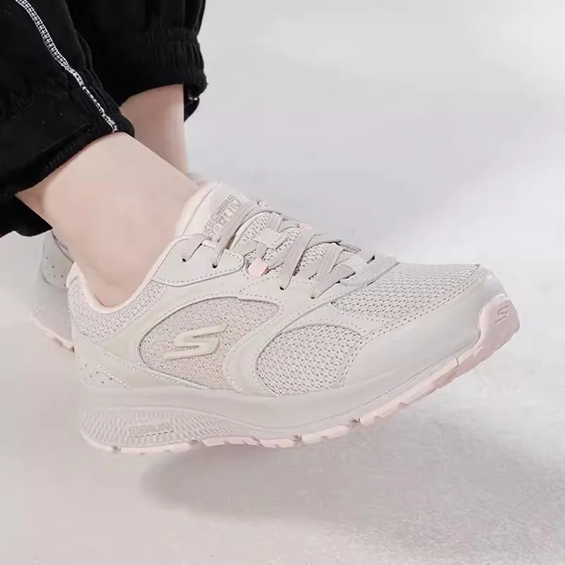 أحذية رياضية نسائية من Skechers أحذية جري كاجوال صيفية شبكية قابلة للتنفس، أحذية ركض خفيفة الوزن ممتصة للصدمات