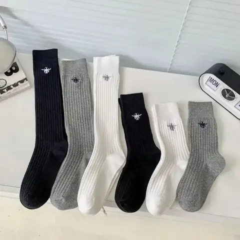 INS New Bee Embroidery Autumn and Winter Socks Black White Gray Color Minimalist Sports Style Cotton Stocking in Tube Socks