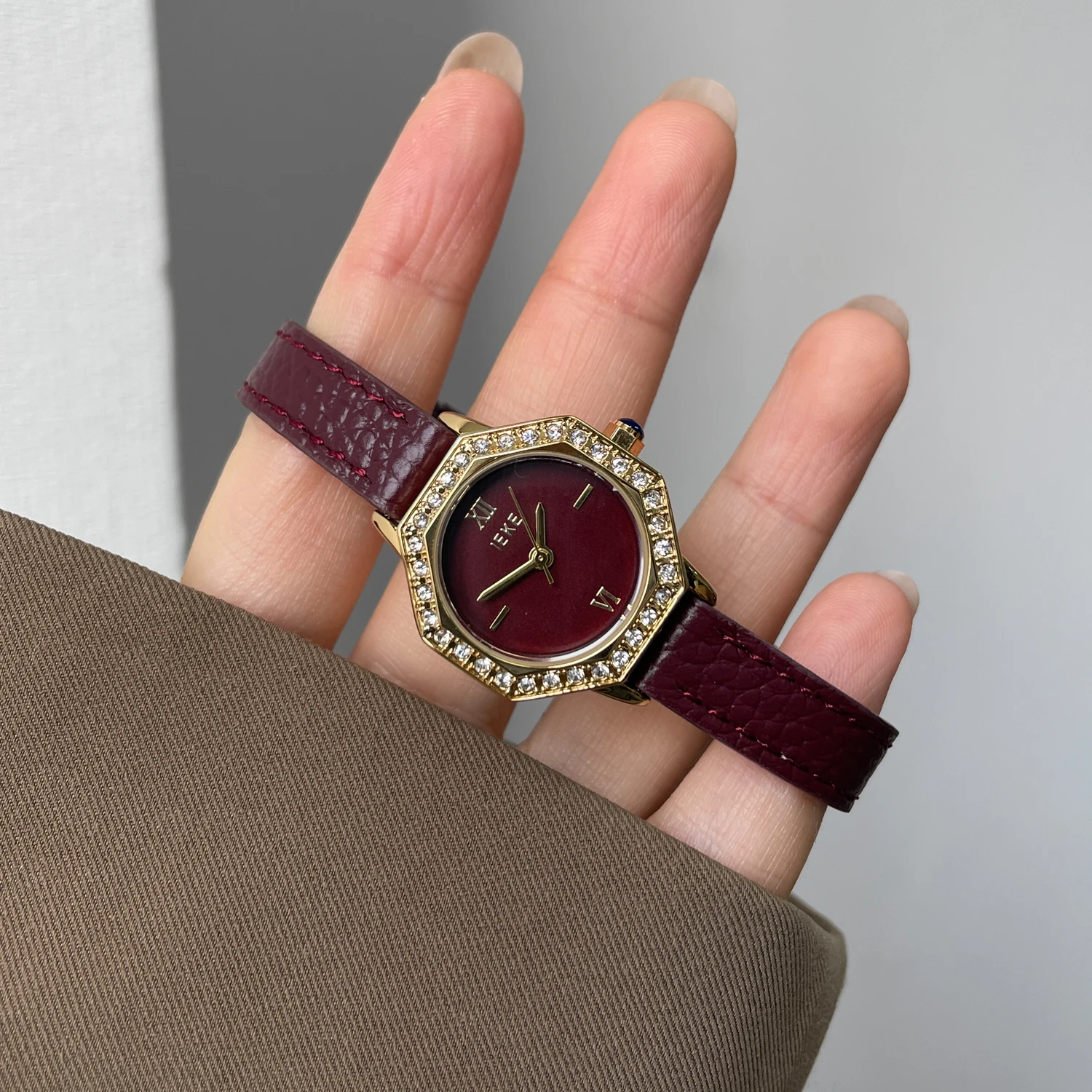 Luxury Design Watch Art High Quality Watch Trendy Dial Fashion Elegant Red Leather Strap Quartz Women's Watch Birthday Gift