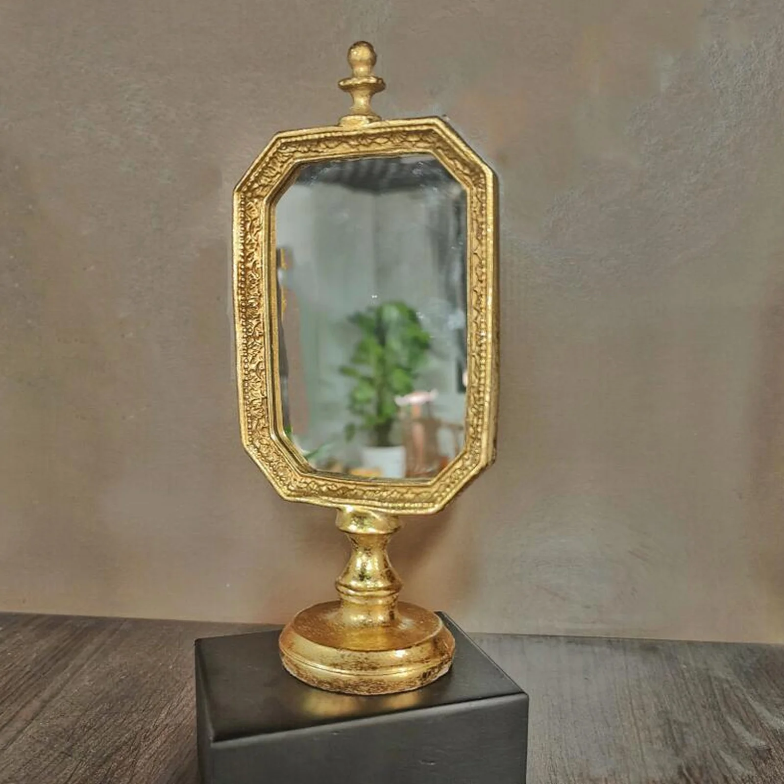 Chic Retro Makeup Mirror Desktop Tabletop Mirror Smooth Edges Stable Base Elegant Design European Room Decor