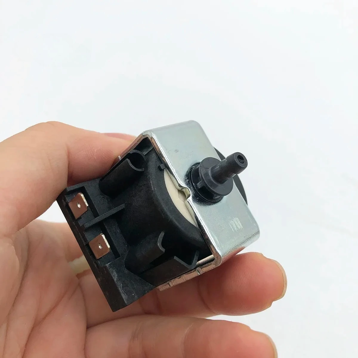 WZ-176-224ml/min M Series M4 22V 16W Micro Solenoid Pump Water Pump For Hanging Ironing Machine Steam Mop Cleaning Machine