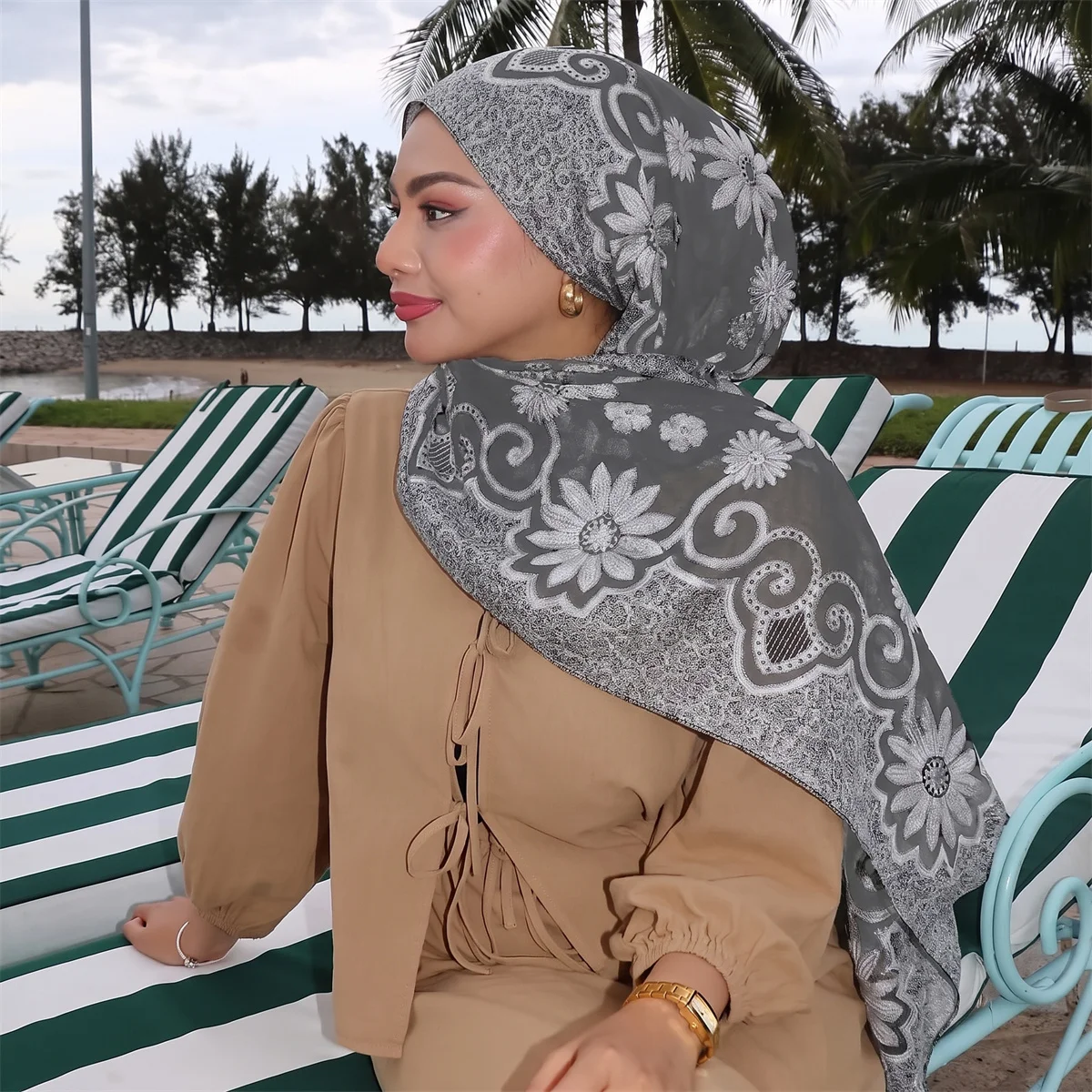 Floral Burnout Cut Flower Hijab For Women Soft Lightweight Muslim Headscarf Elegant Floral Pattern Shawl Modest Daily Party Pray