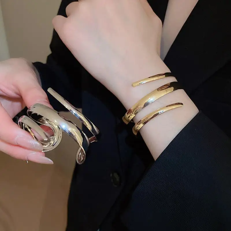 2Pcs Wide Face Geometric Lines Hollow Bracelet Ring For Women Temperament Fashion Jewelry Set Bridesmaid Wedding